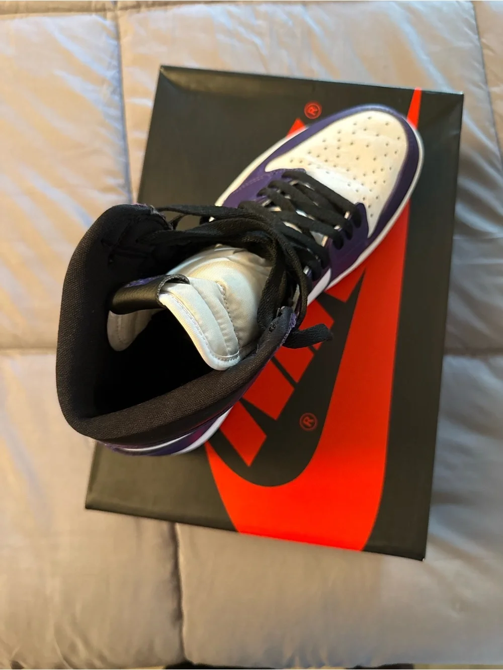 Jordan High-Top Sneaker - White / Purple / Black